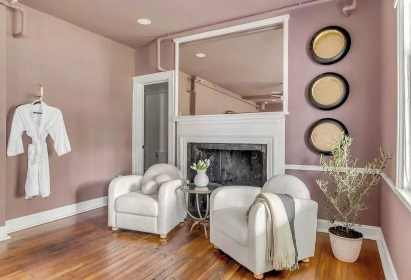 ペンション Circa 1785