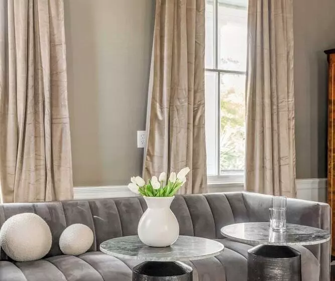 ペンション Circa 1785