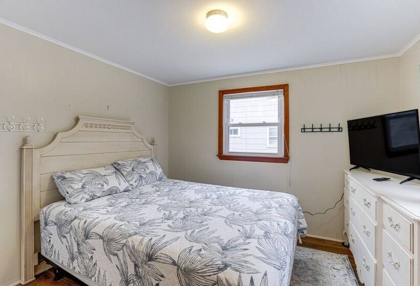 Pet Friendly Long Beach Island Home: Walk To Beach