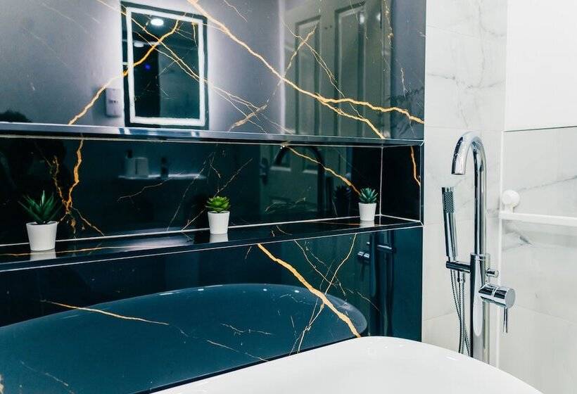 اقامتگاه Remarkable 4 Bed House In Cardiff