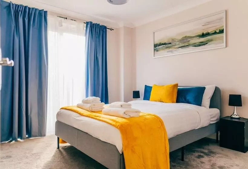 اقامتگاه Remarkable 4 Bed House In Cardiff