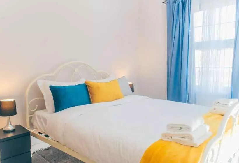 اقامتگاه Remarkable 4 Bed House In Cardiff