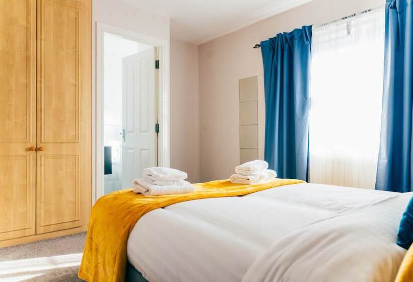 اقامتگاه Remarkable 4 Bed House In Cardiff