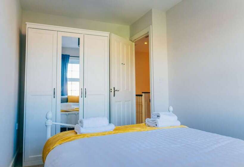 اقامتگاه Remarkable 4 Bed House In Cardiff