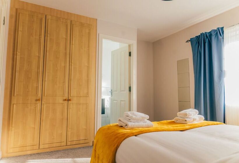 اقامتگاه Remarkable 4 Bed House In Cardiff