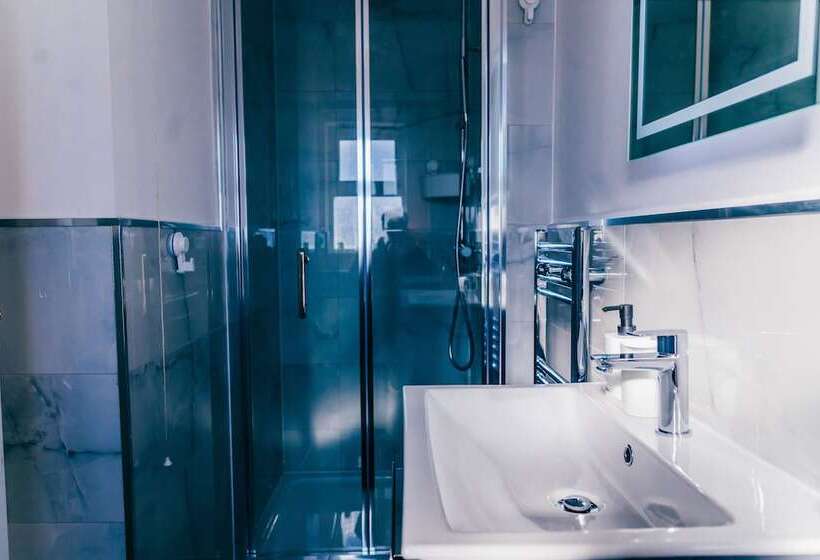 اقامتگاه Remarkable 4 Bed House In Cardiff