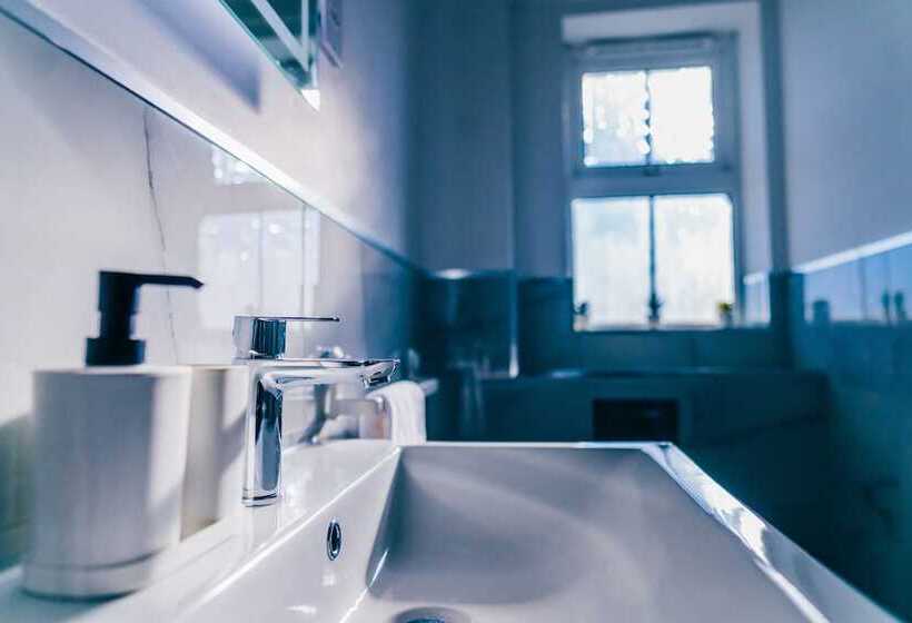 اقامتگاه Remarkable 4 Bed House In Cardiff