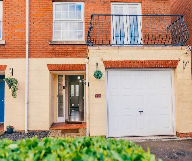 اقامتگاه Remarkable 4 Bed House In Cardiff
