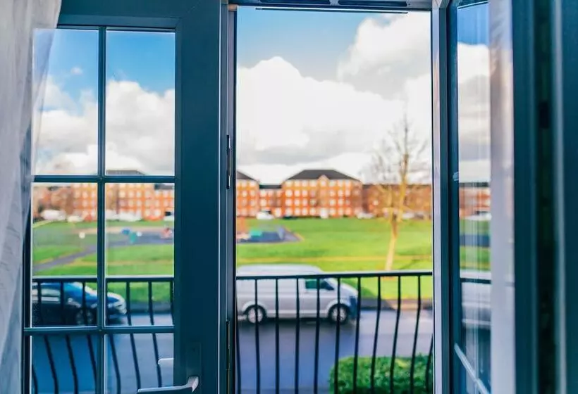 اقامتگاه Remarkable 4 Bed House In Cardiff