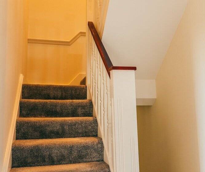 اقامتگاه Remarkable 4 Bed House In Cardiff