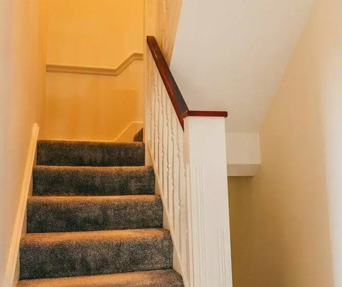 اقامتگاه Remarkable 4 Bed House In Cardiff