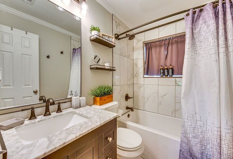 Baton Rouge Home W/ Private Patio: 2 Mi To Lsu!