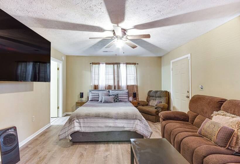 Cozy Vicksburg Home W/ Patio ~ 1 Mi To Riverfront!