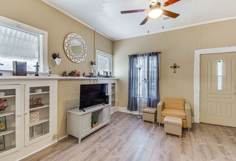 Cozy Vicksburg Home W/ Patio ~ 1 Mi To Riverfront!