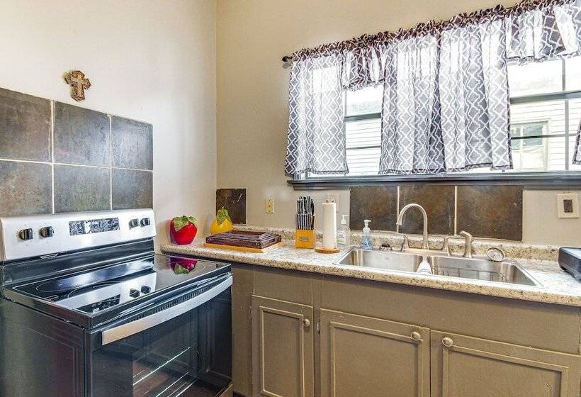 Cozy Vicksburg Home W/ Patio ~ 1 Mi To Riverfront!