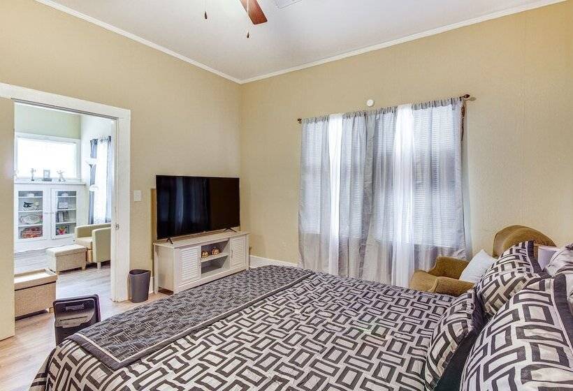 Cozy Vicksburg Home W/ Patio ~ 1 Mi To Riverfront!