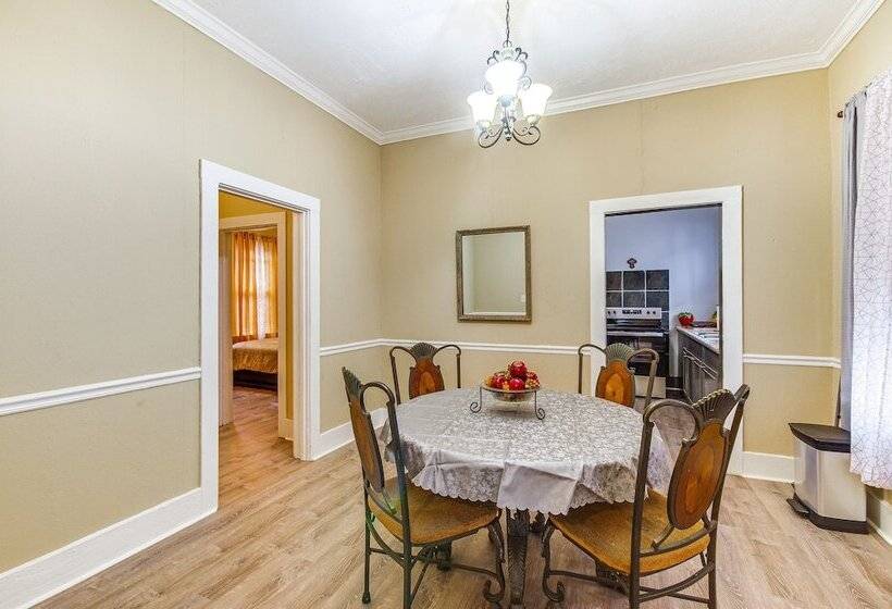 Cozy Vicksburg Home W/ Patio ~ 1 Mi To Riverfront!