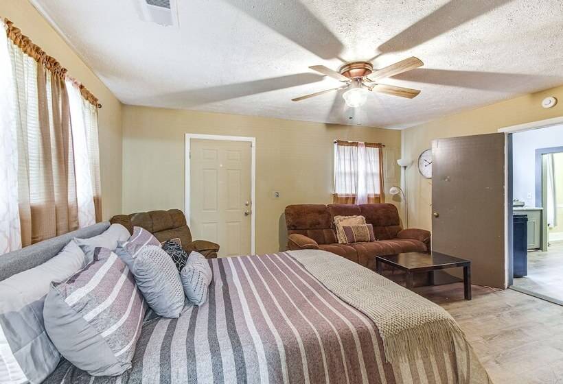 Cozy Vicksburg Home W/ Patio ~ 1 Mi To Riverfront!