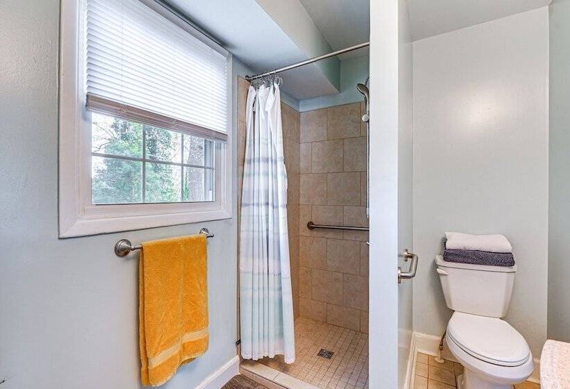 Eclectic Winston Salem Home: 3 Mi To Downtown!