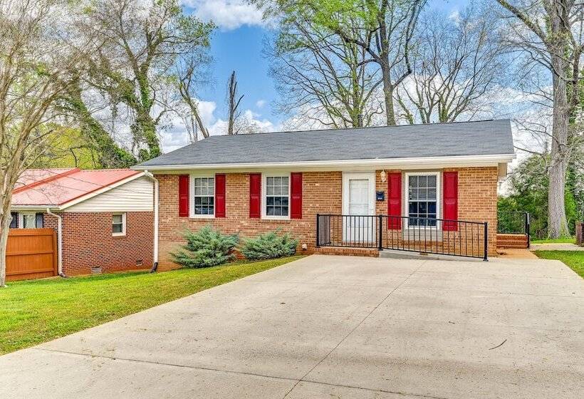 Eclectic Winston Salem Home: 3 Mi To Downtown!