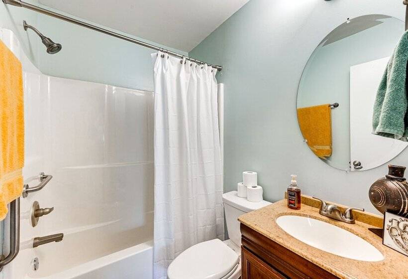 Eclectic Winston Salem Home: 3 Mi To Downtown!