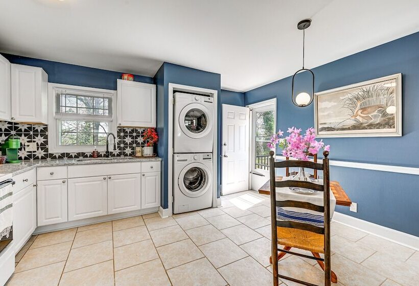 Eclectic Winston Salem Home: 3 Mi To Downtown!