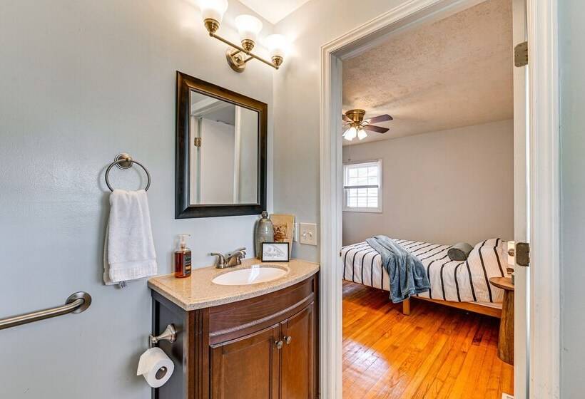 Eclectic Winston Salem Home: 3 Mi To Downtown!