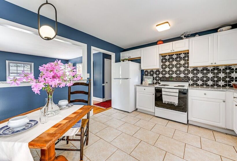 Eclectic Winston Salem Home: 3 Mi To Downtown!