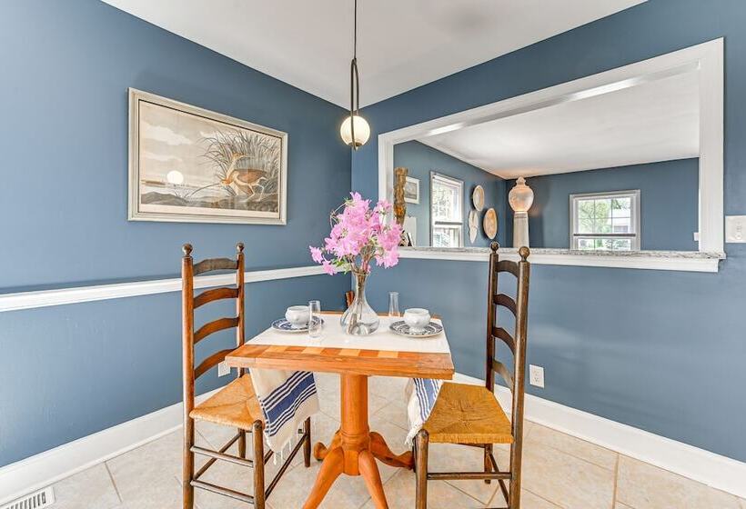 Eclectic Winston Salem Home: 3 Mi To Downtown!