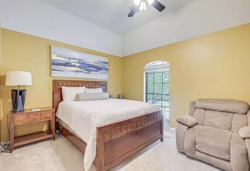 Family Friendly Houston Home In Quiet Neighborhood