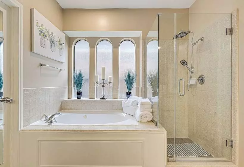 Family Friendly Houston Home In Quiet Neighborhood