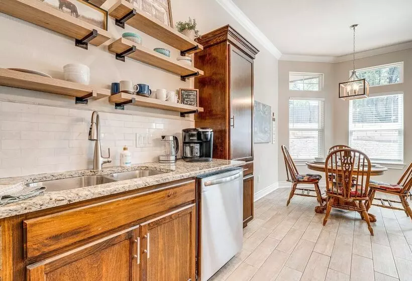 Family Friendly Lago Vista Home Near Lake Travis!