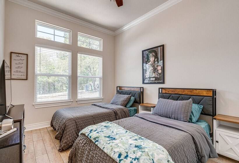 Family Friendly Lago Vista Home Near Lake Travis!