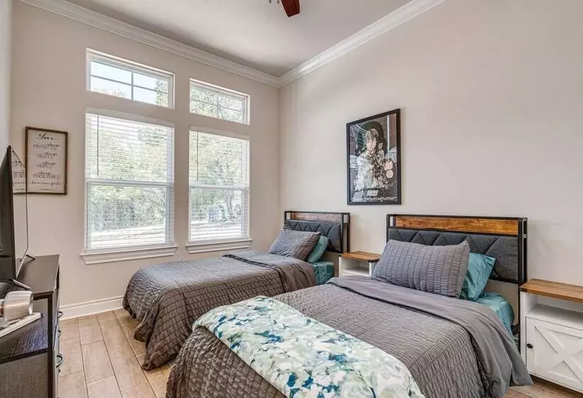 Family Friendly Lago Vista Home Near Lake Travis!