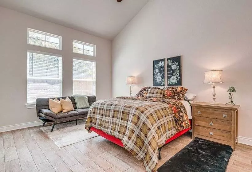 Family Friendly Lago Vista Home Near Lake Travis!