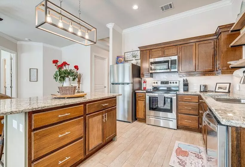 Family Friendly Lago Vista Home Near Lake Travis!