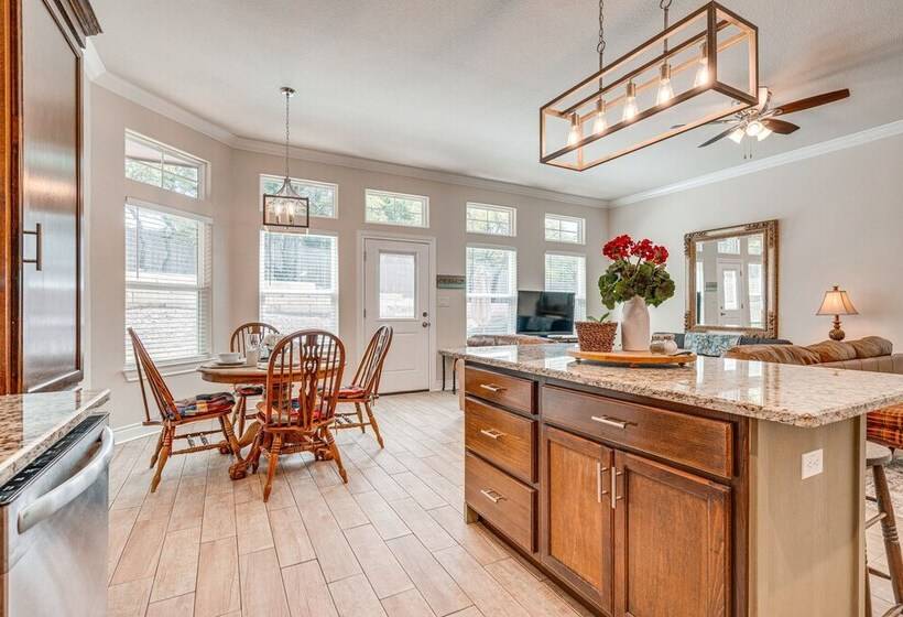 Family Friendly Lago Vista Home Near Lake Travis!