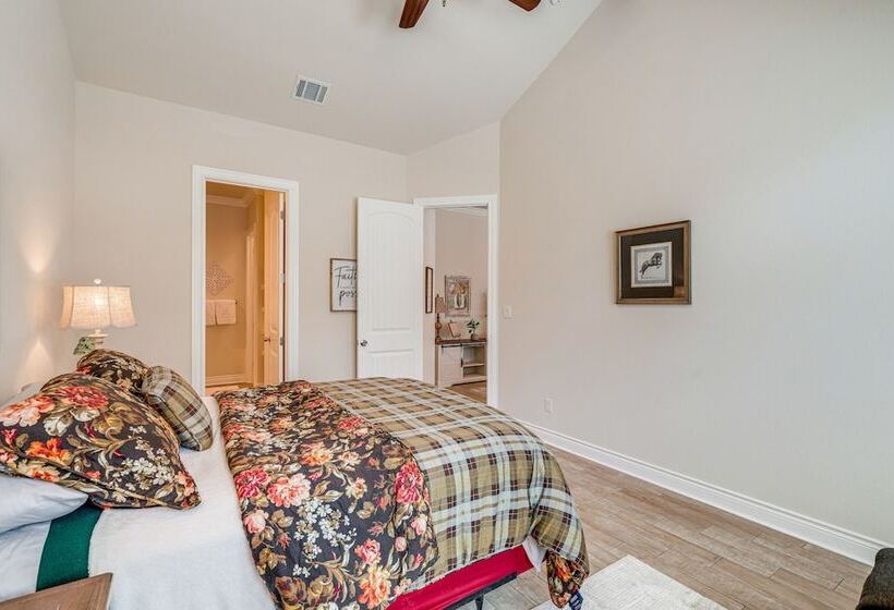 Family Friendly Lago Vista Home Near Lake Travis!