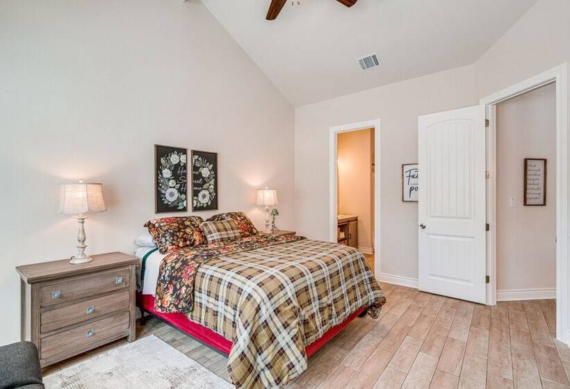 Family Friendly Lago Vista Home Near Lake Travis!