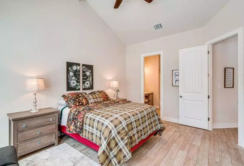 Family Friendly Lago Vista Home Near Lake Travis!