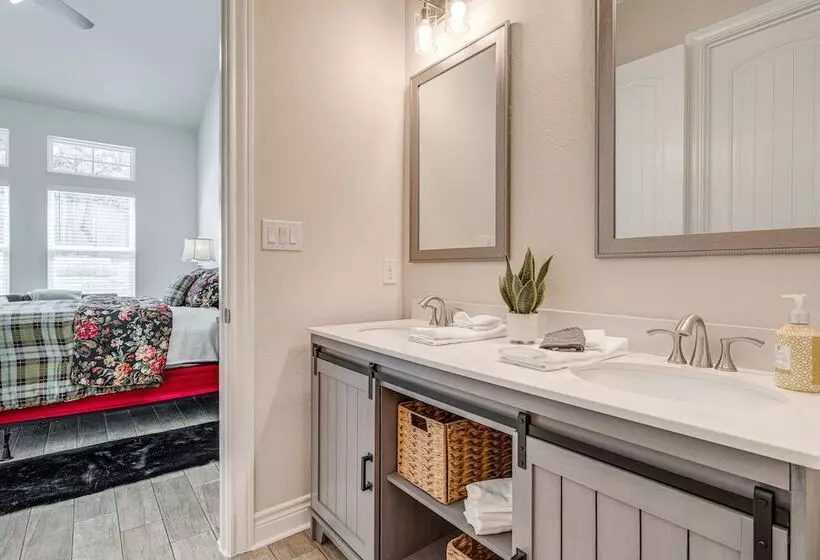 Family Friendly Lago Vista Home Near Lake Travis!