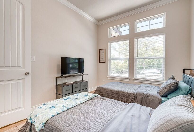 Family Friendly Lago Vista Home Near Lake Travis!