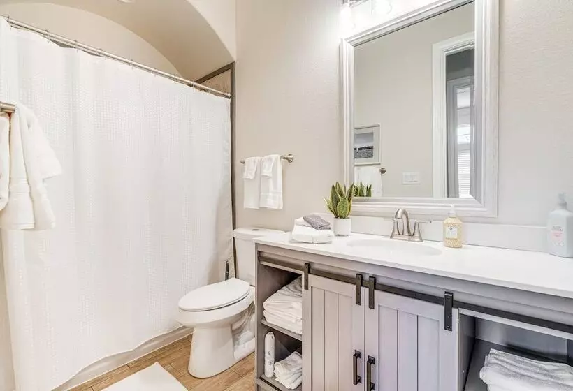 Family Friendly Lago Vista Home Near Lake Travis!