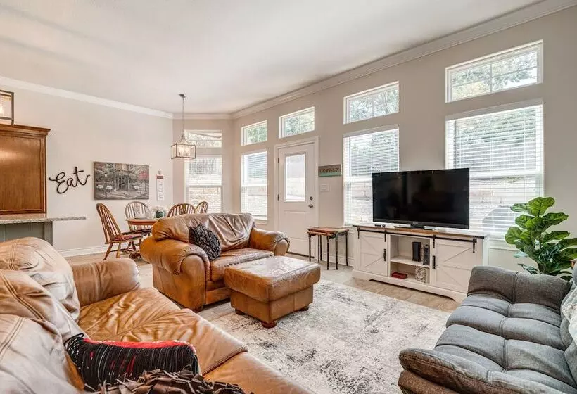 Family Friendly Lago Vista Home Near Lake Travis!