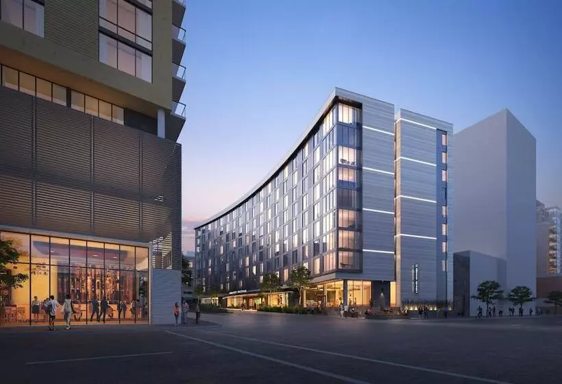 هتل Embassy Suites By Hilton Madison Downtown