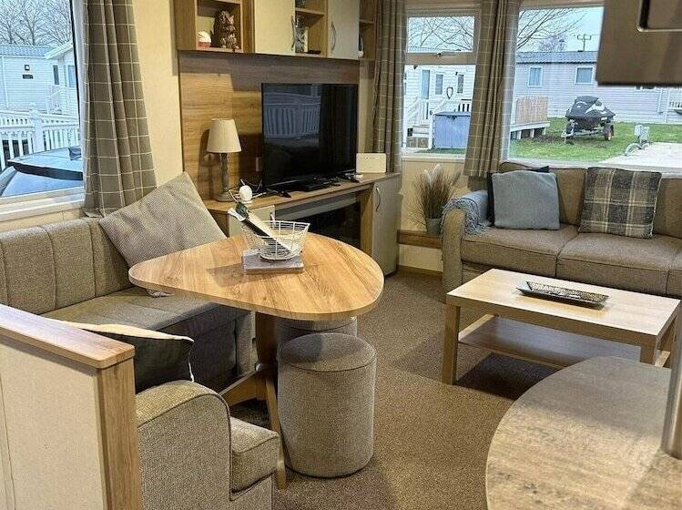 ホテル Caravansleeps6 Hottub Garden Waterwonderland