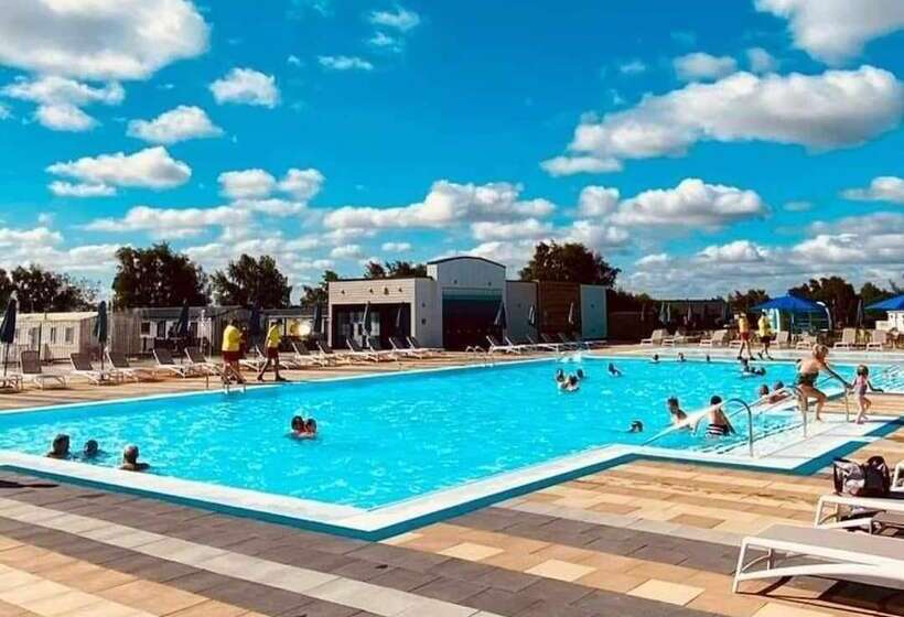 ホテル Caravansleeps6 Hottub Garden Waterwonderland