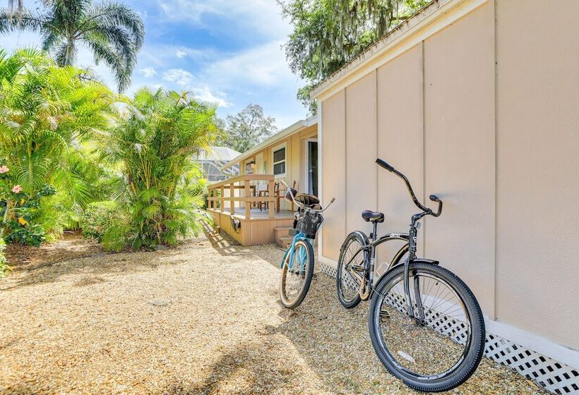 Inviting Sarasota Cottage: 5 Mi To Beach Access!
