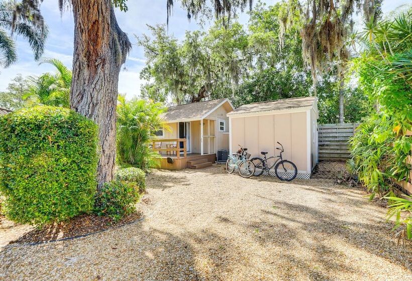 Inviting Sarasota Cottage: 5 Mi To Beach Access!