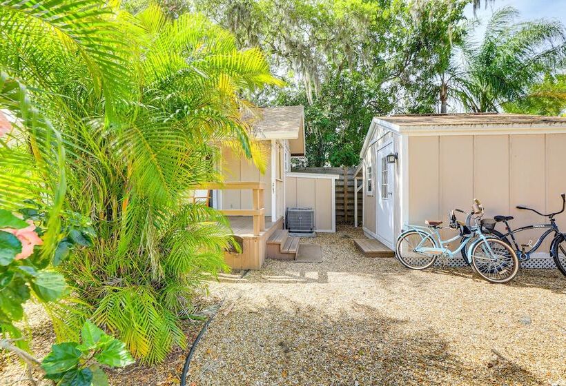Inviting Sarasota Cottage: 5 Mi To Beach Access!